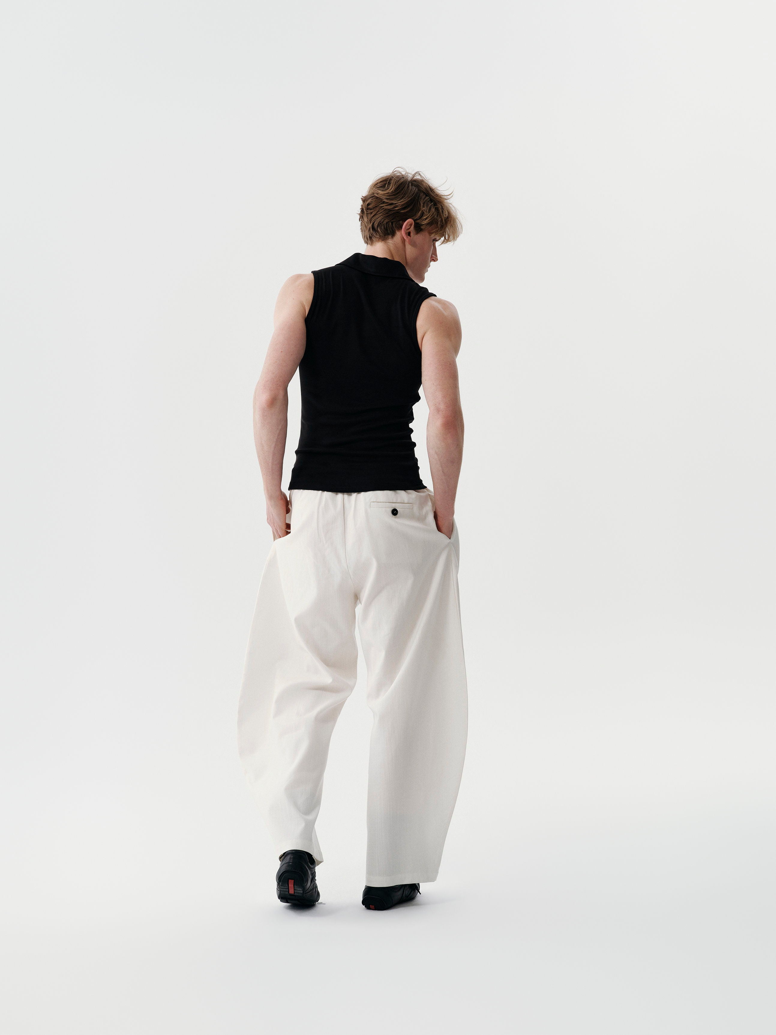 Center Zip Vest in Black