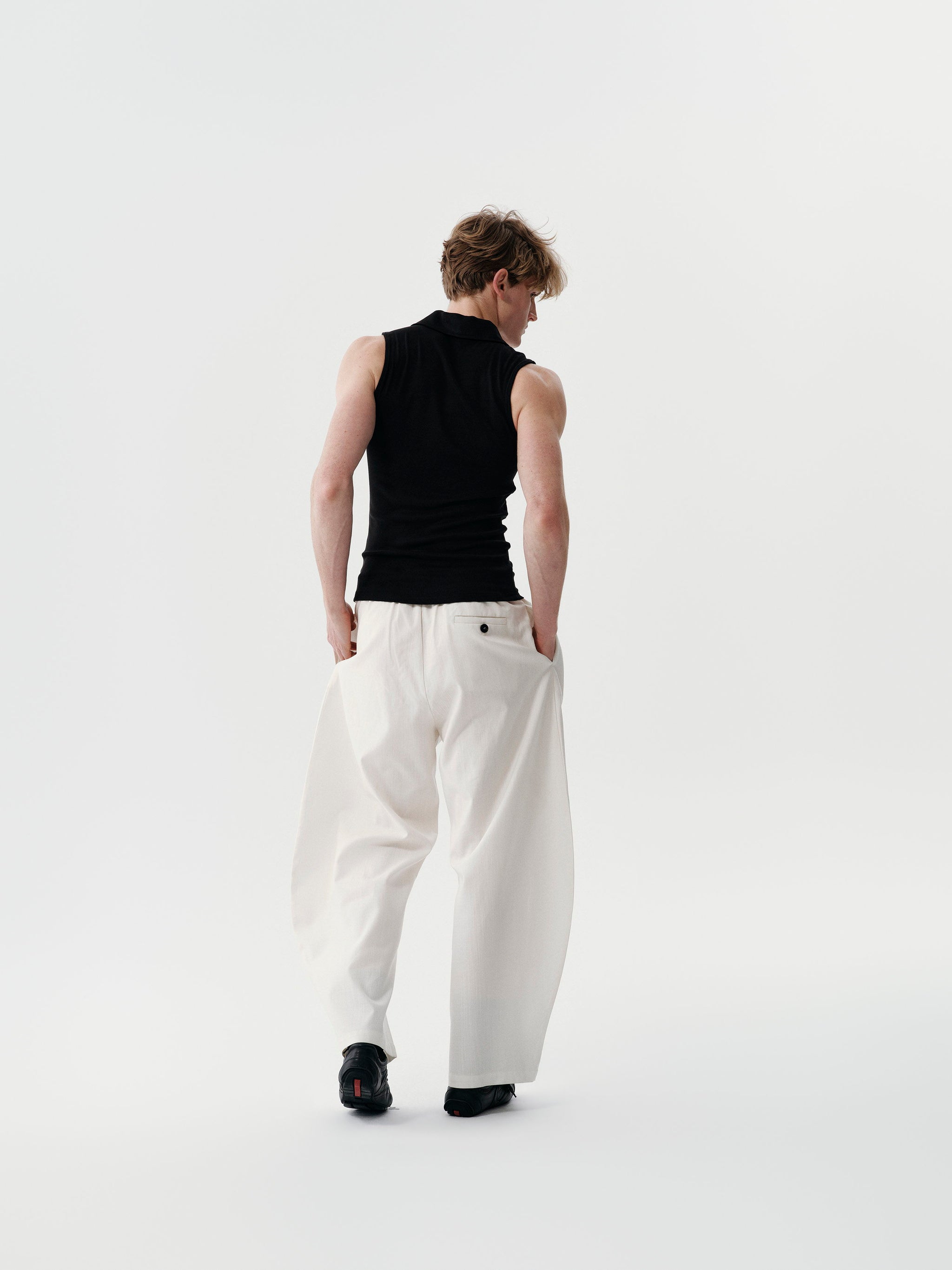 Center Zip Vest in Black