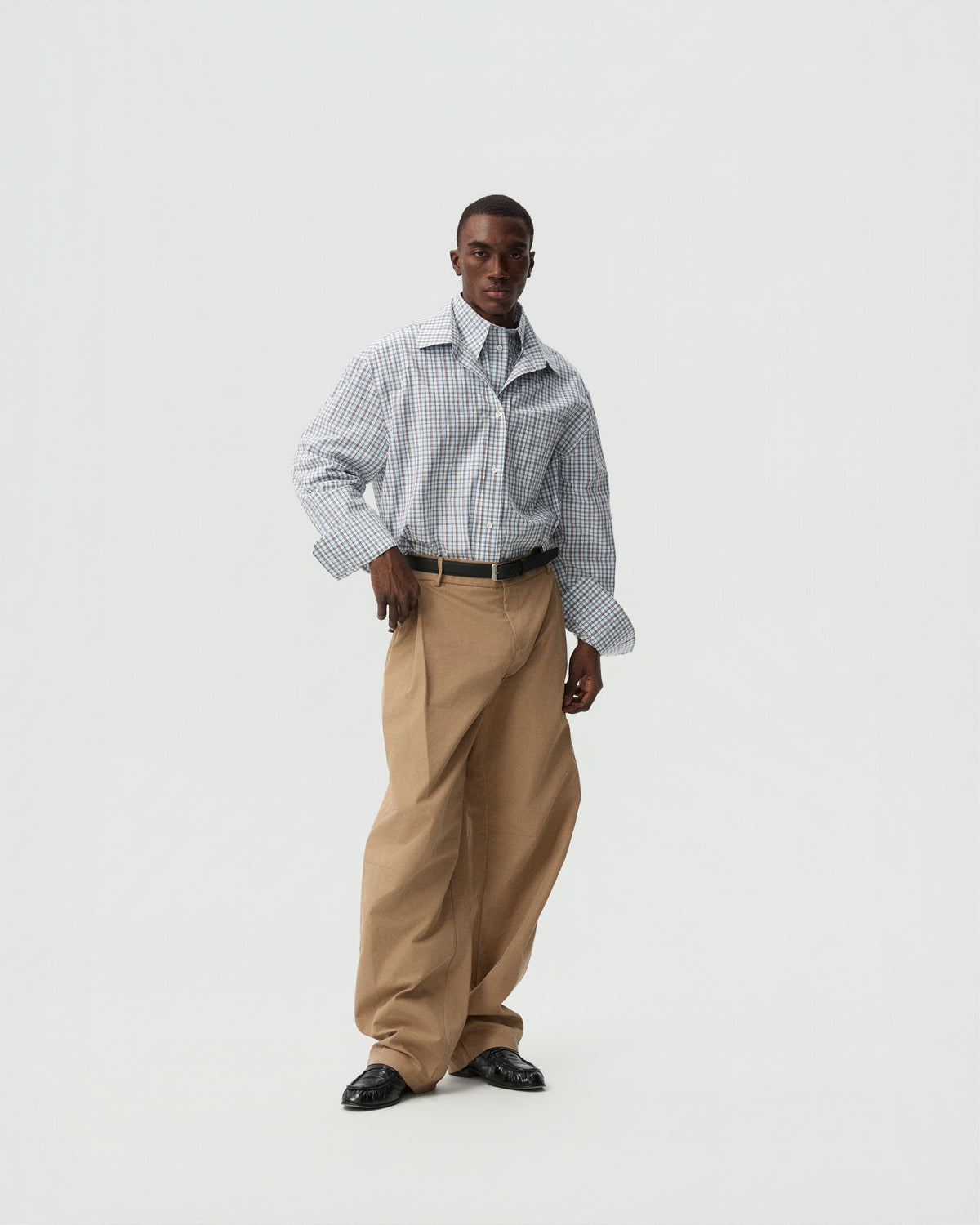 Sculpted Buckle Belt — styling view