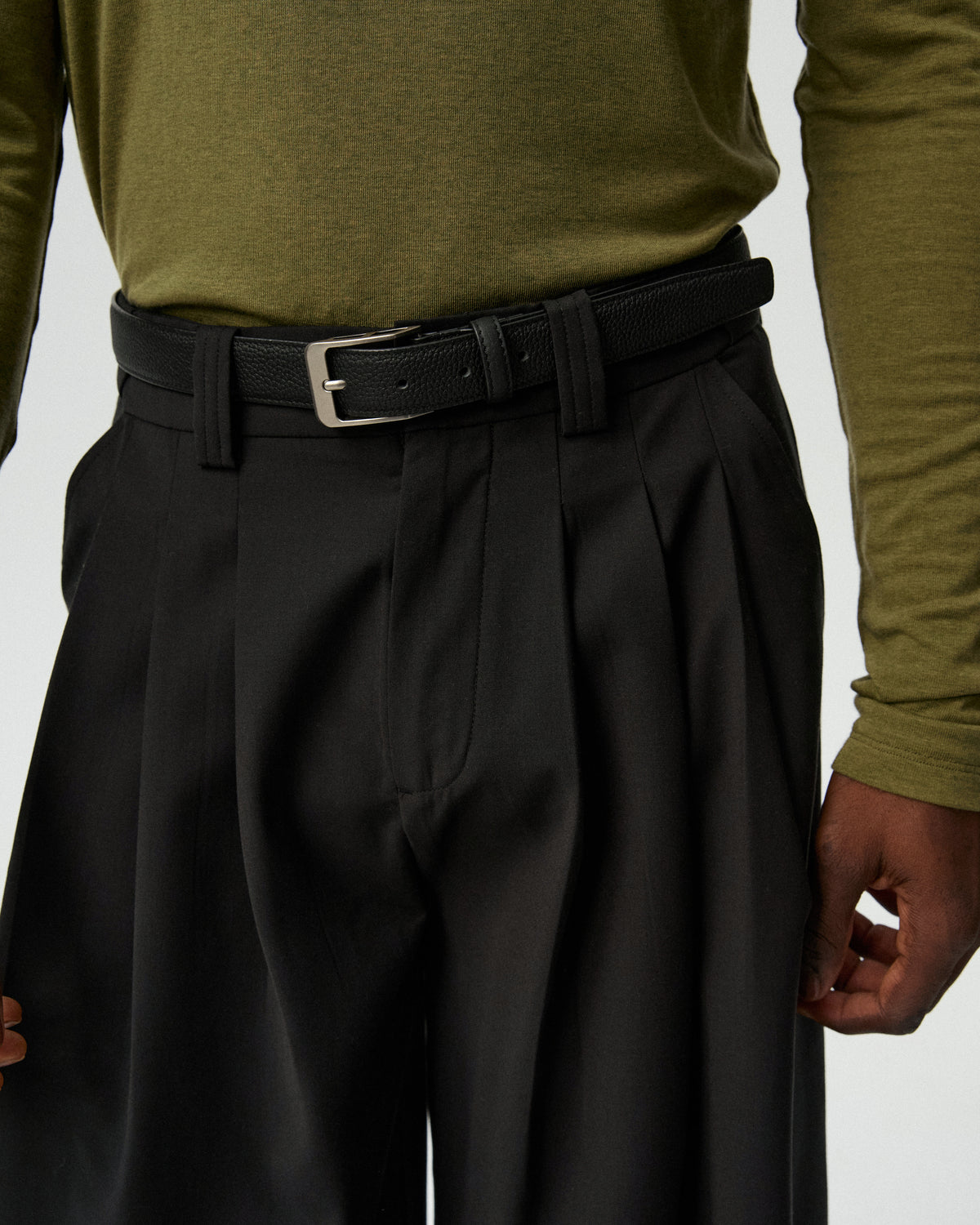 Sculpted Buckle Belt — styling view