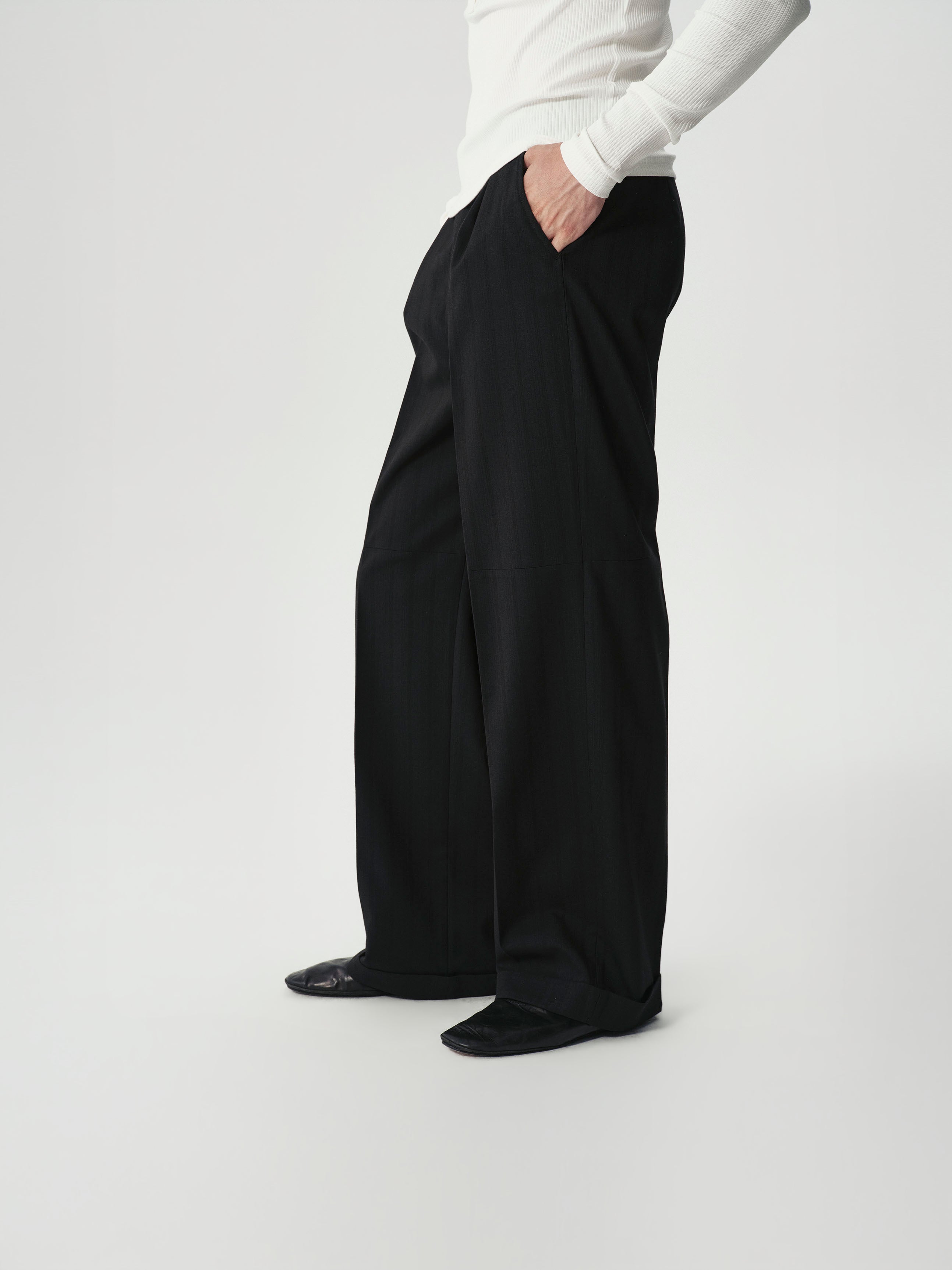 Single-Pleat Tapered Trousers