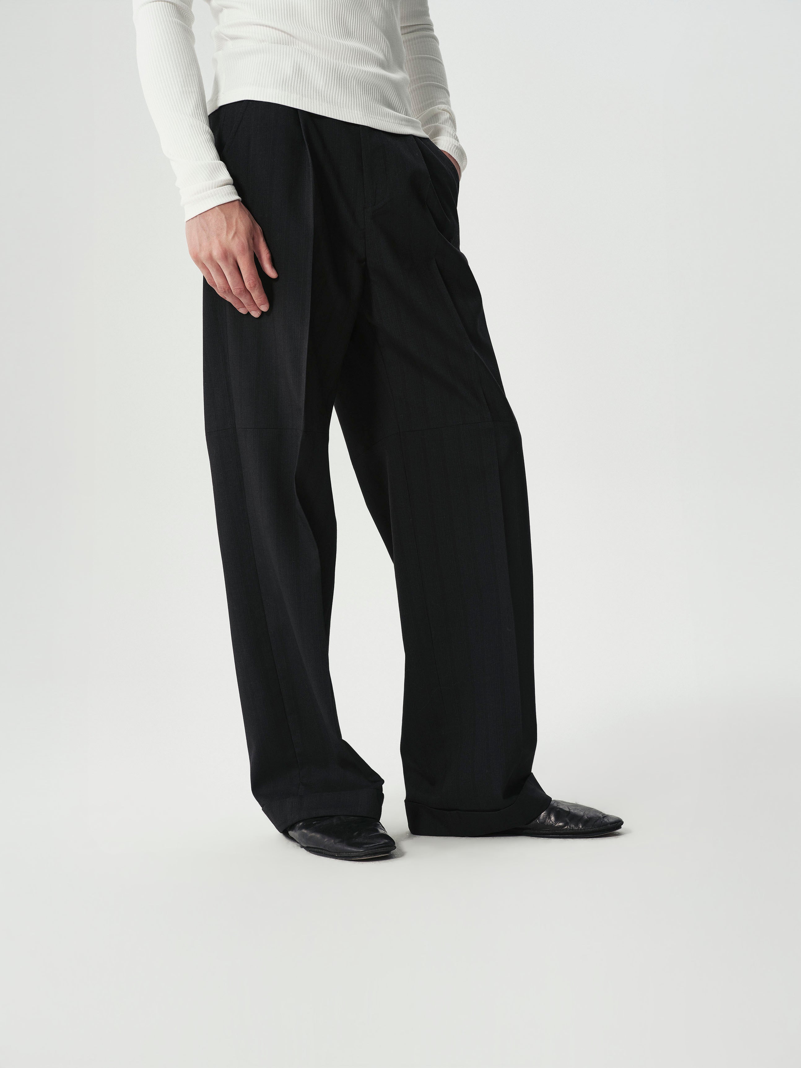 Single-Pleat Tapered Trousers