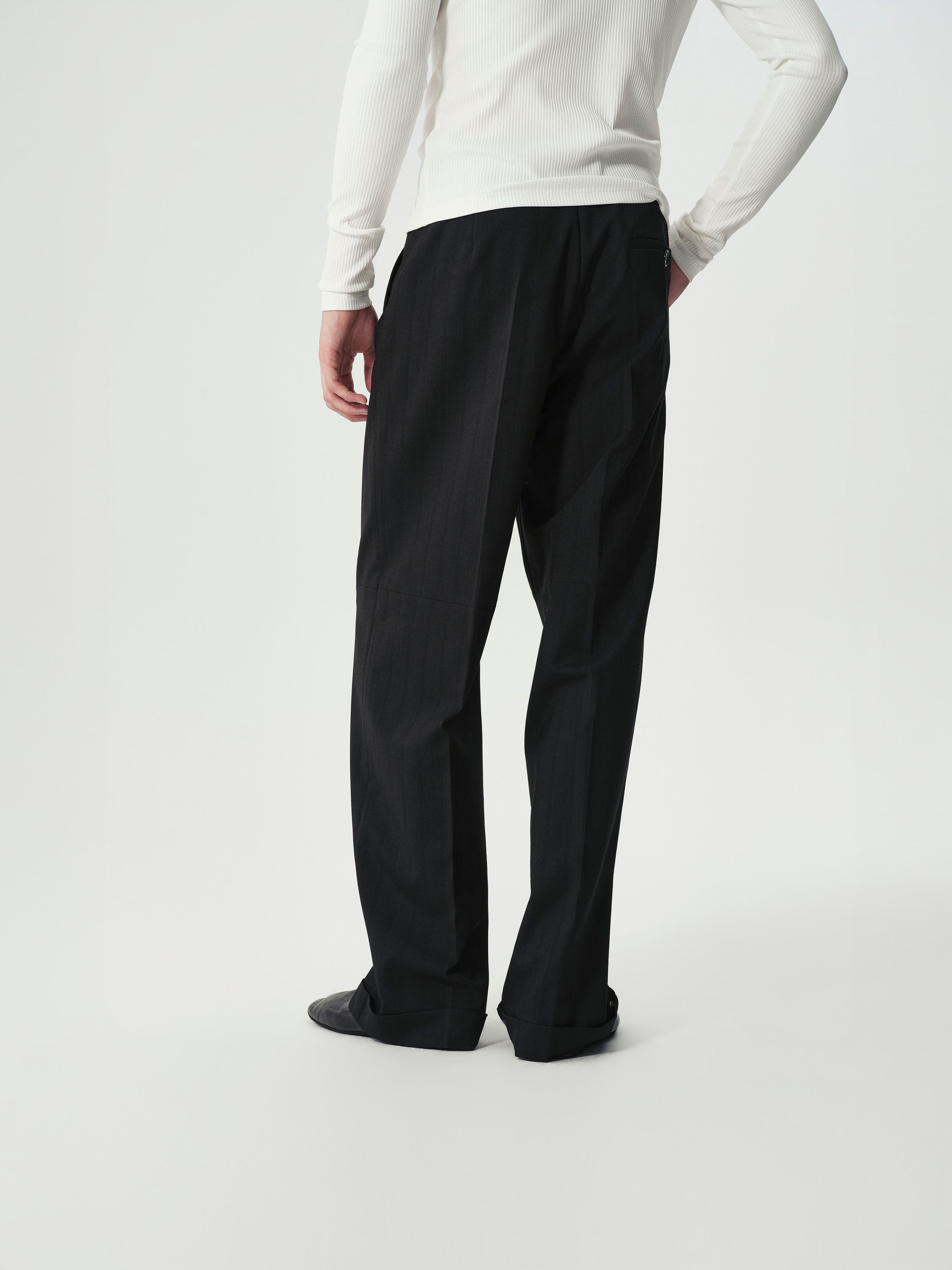 Single-Pleat Tapered Trousers
