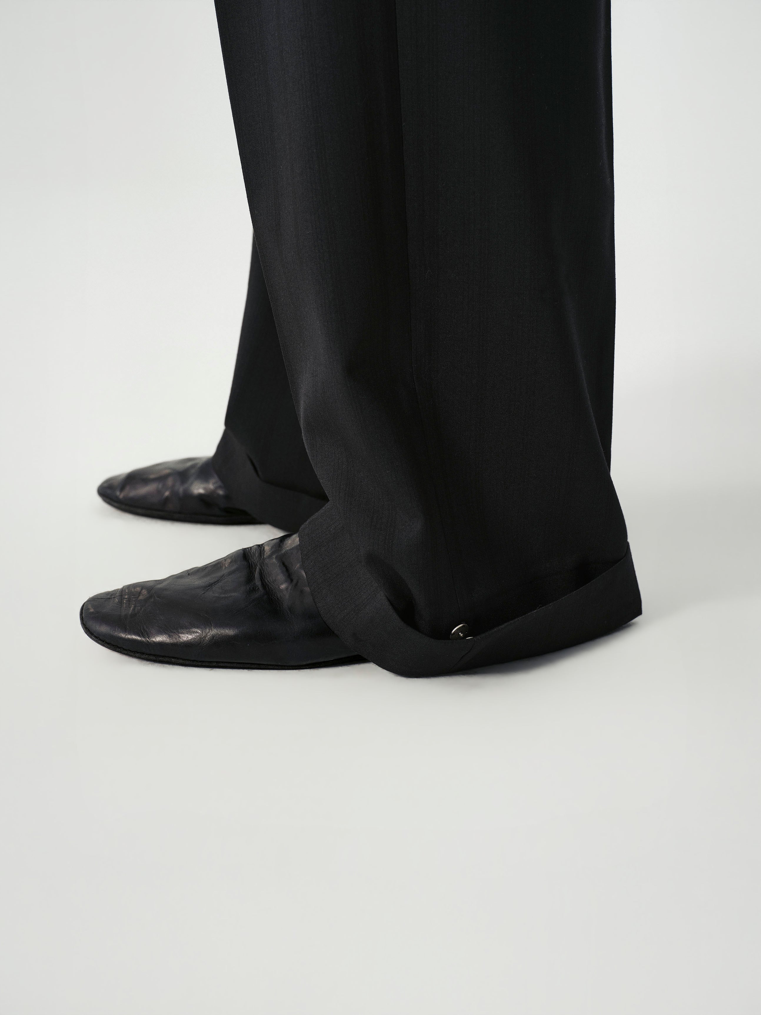 Single-Pleat Tapered Trousers