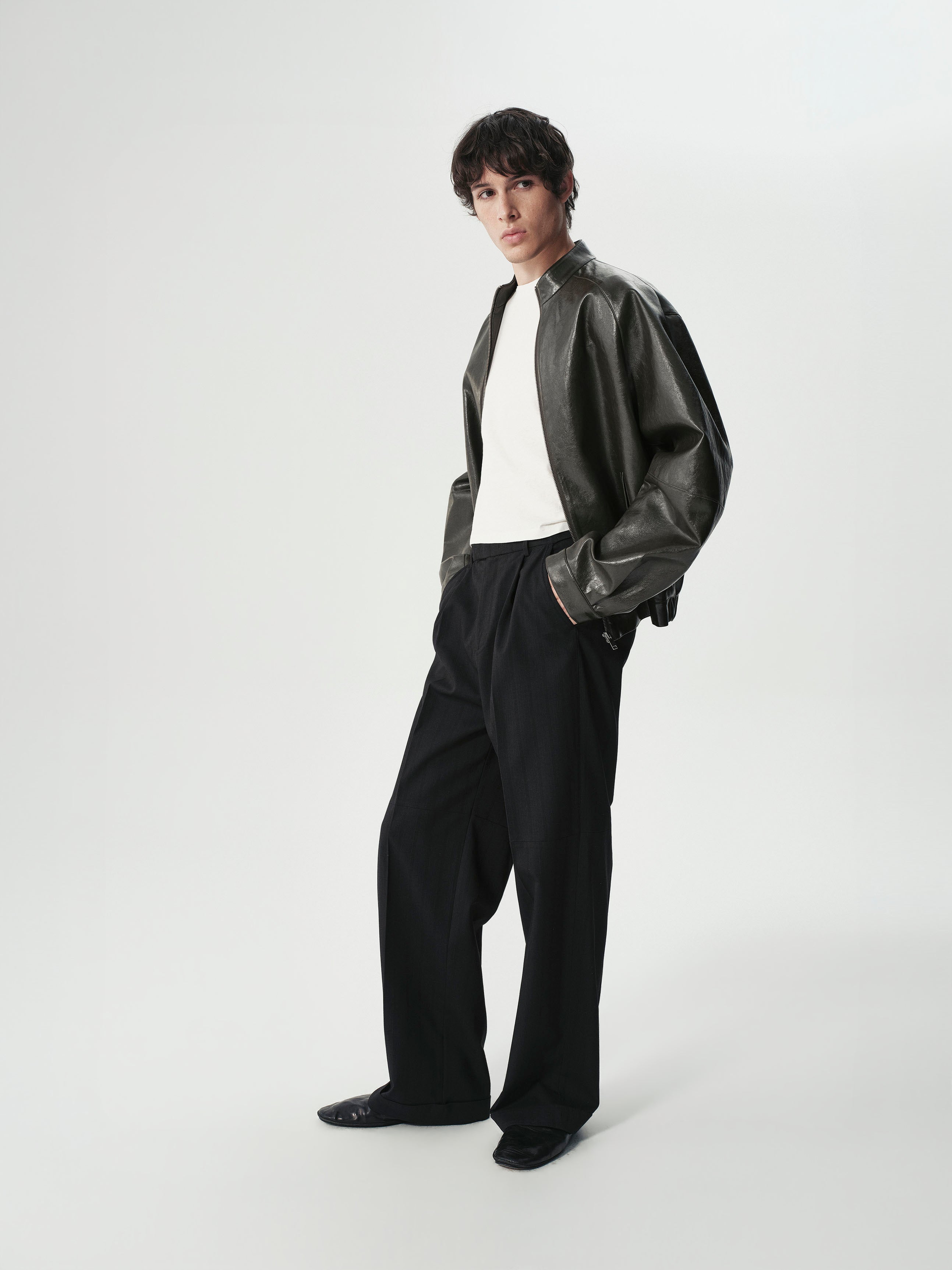 Single-Pleat Tapered Trousers