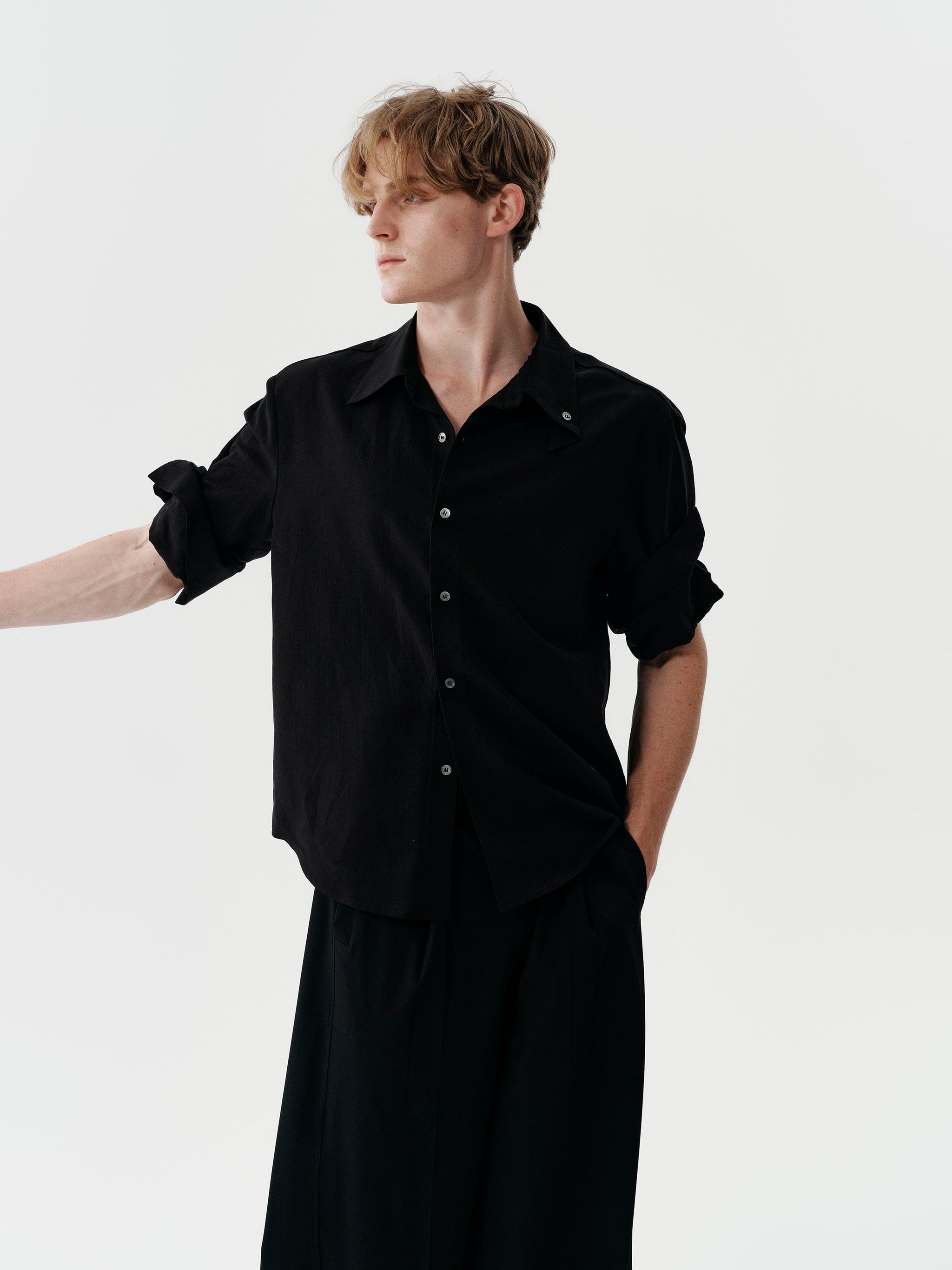 Echo Fold Shirt in Black