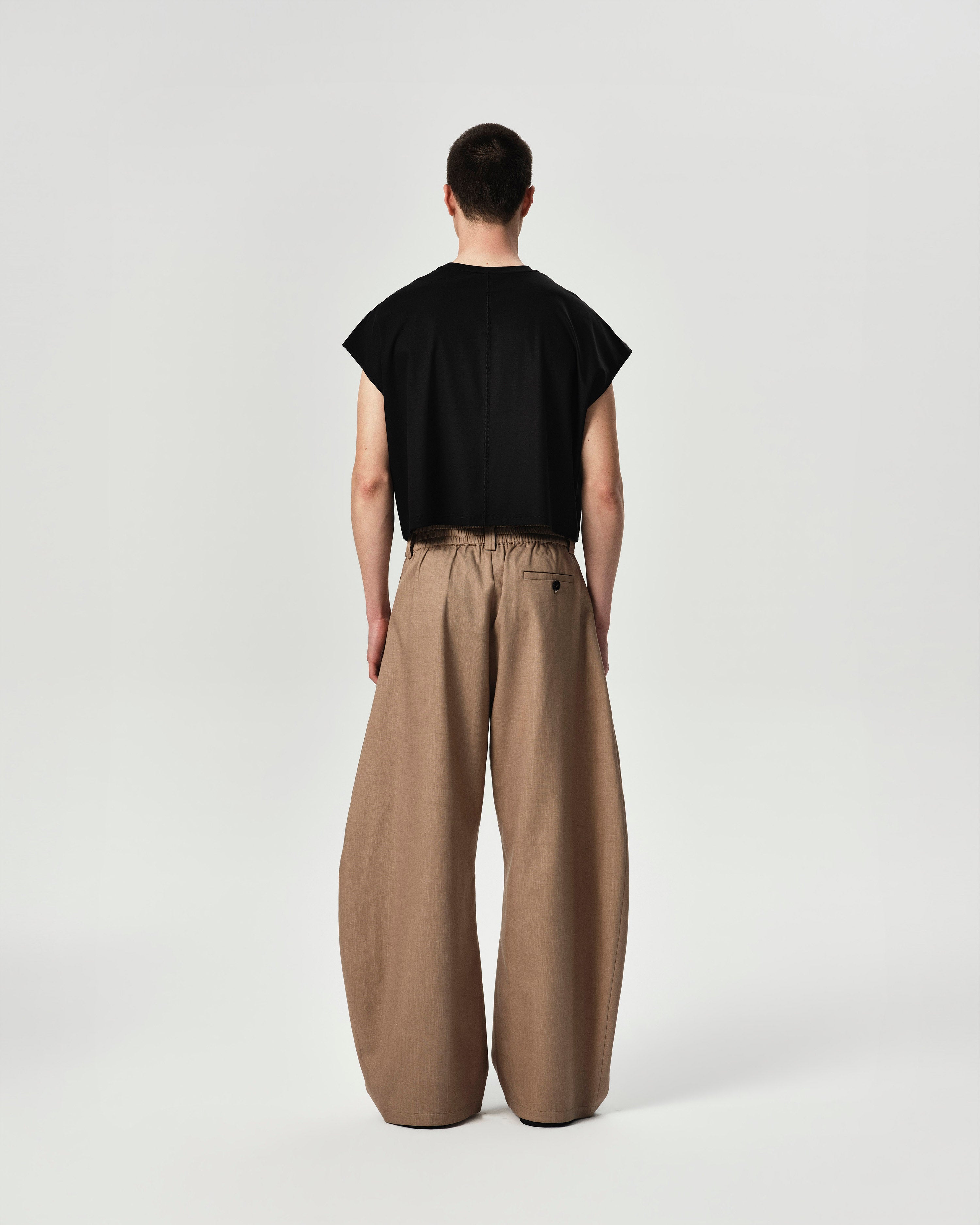 Form Vest in Black